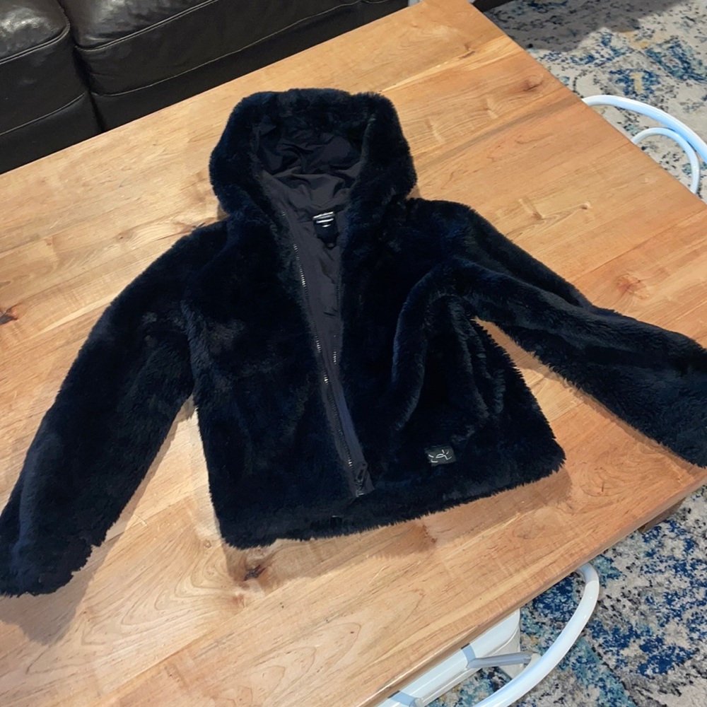 Euc youth girls under armour faux fur zip up jacket
